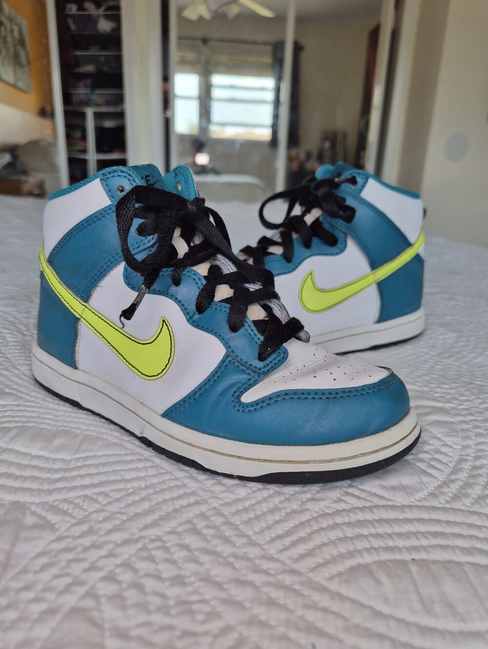 VGUC Nike Dunk High Sneakers Bright Spruce Volt colorway Youth Boys 1.5